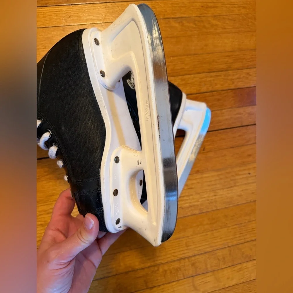 CCM Champion 90 Ice Skates